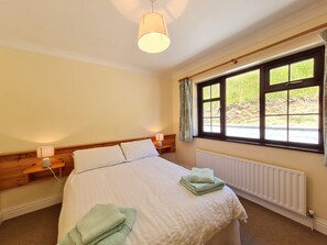 4 quartos, Wi-Fi de cortesia, roupa de cama