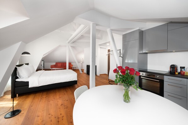 Superior Studio Suite | Private kitchen