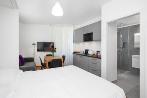 Artículos de higiene personal gratuitos, secador de pelo y zapatillas