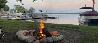 Lakefront home with 3 bedrooms, 2 baths, great for groups up to 10