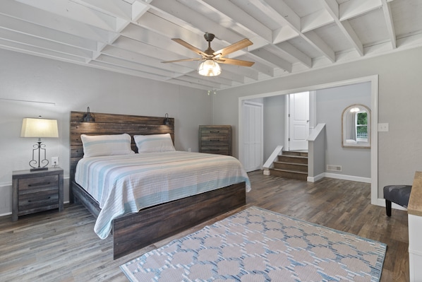 4 bedrooms, desk, iron/ironing board, free WiFi