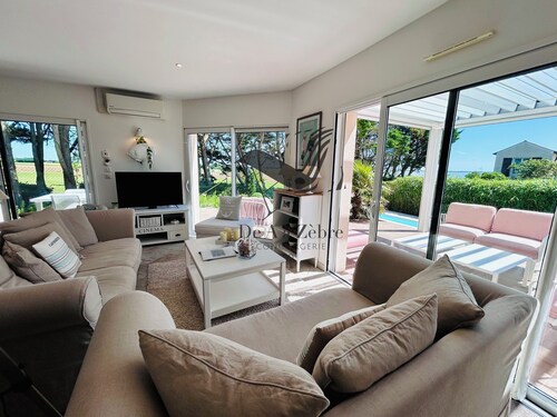 4* villa with pool & sea view