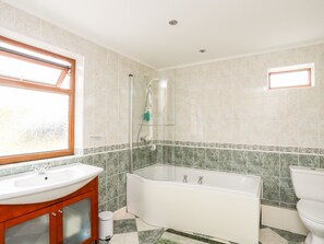 Cottage | Bathroom