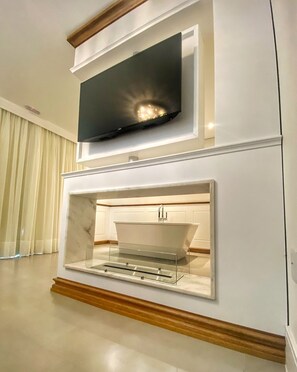 Ropa de cama de alta calidad y minibar 