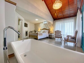 Ropa de cama de alta calidad y minibar 