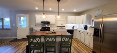 Family Friendly, Pet Friendly, quiet location close to town and Beaches