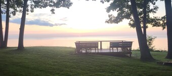 Family Friendly, Pet Friendly, quiet location close to town and Beaches