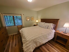 4 bedrooms, desk, iron/ironing board, travel crib