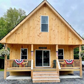 Exterior - Baker cabin|Downtown Greenville-Moosehead Lake|WIFI|Pets Ok|2 cabins available (Greenville)