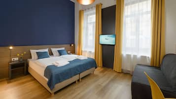 Junior Suite (2 people) | In-room safe, desk, laptop workspace, blackout drapes