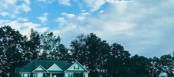 Private Suite on Eastern Kentucky Farm with Indoor Pickleball Court