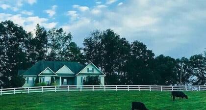 Private Suite on Eastern Kentucky Farm with Indoor Pickleball Court