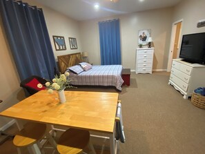 1 Schlafzimmer, Bügeleisen/Bügelbrett, kostenloses WLAN, Bettwäsche