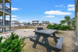 Outdoor dining - Sea Cabin 314 - 2 Bed/2 Bath Condo - Ocean View - Pool (North Myrtle Beach)