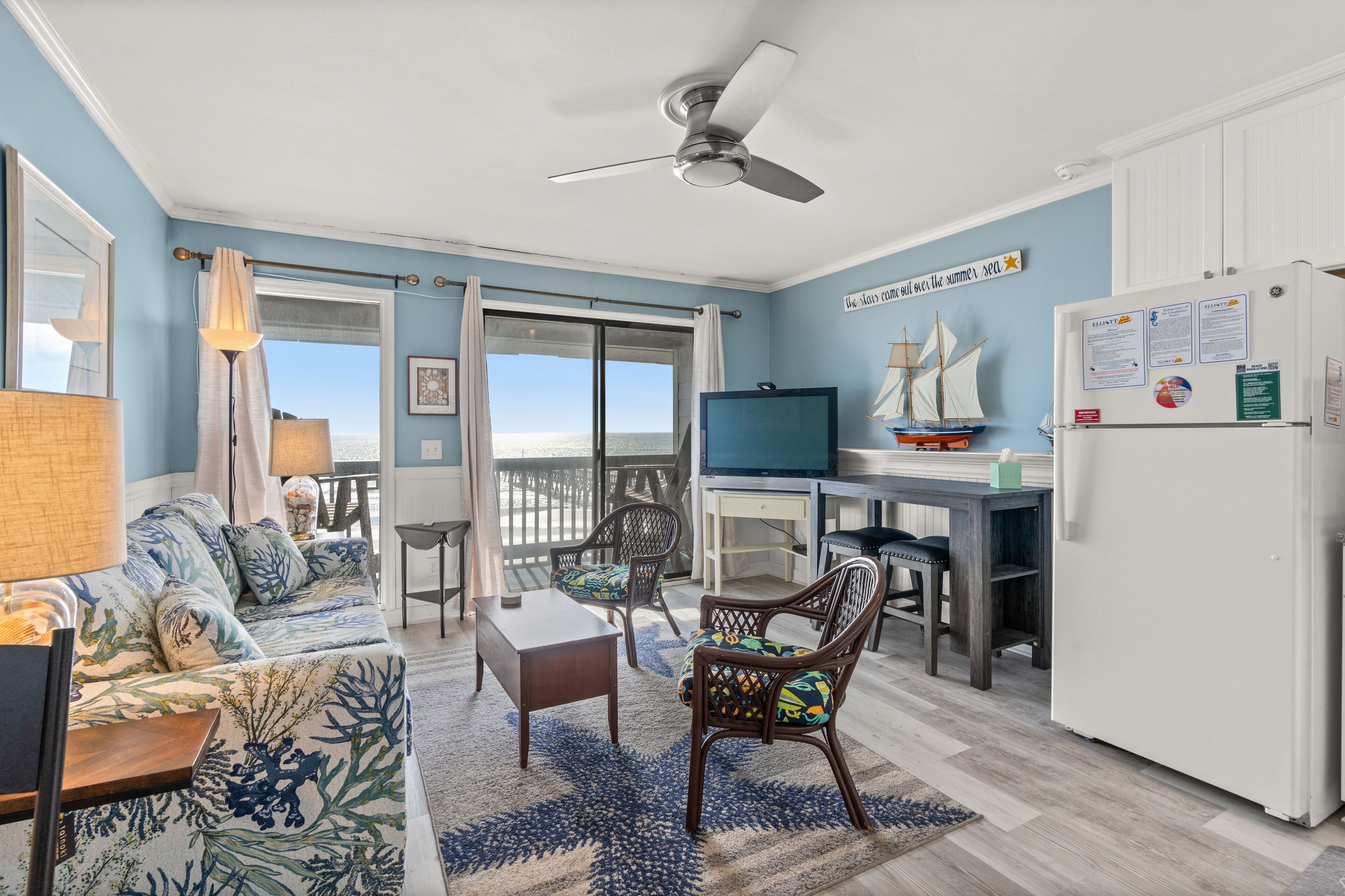 Televisión de pantalla plana y reproductor de DVD 