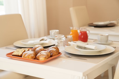 Free daily buffet breakfast. Il Castellaccio