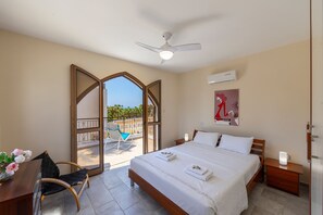 4 bedrooms, iron/ironing board, free WiFi, bed sheets - Protaras Villa Elena 3 (Protaras)