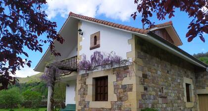 Casa Las Lindes Valle de Cabuerniga , Cantabria