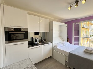 Iron/ironing board, free WiFi, bed sheets