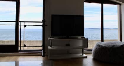 Beachfront Panoramic Seaview Free Wifi & Parking