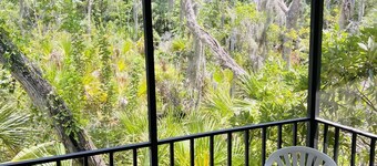Stilted home on private peninsula. Close to restaurants, boat ramps