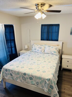 2 bedrooms, free WiFi - Stilted home on private peninsula. Close to restaurants, boat ramps (Homosassa)
