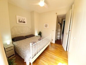 Apartment | 3 bedrooms, down comforters, blackout drapes, iron/ironing board - Casa Colter (Turin)