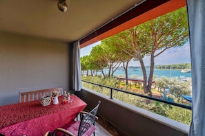 Outdoor dining - Apartments Oliveto with Sea View - Sole (Medulin)