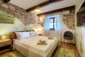 4 bedrooms, iron/ironing board, travel crib, free WiFi - Wonderful Villa Prisedi with Private Pool (Rakalj)