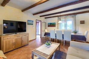 Televisio, takka, videopelejä