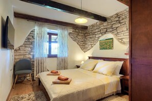 4 makuuhuonetta, silitysrauta/-lauta, vauvan matkasänky, ilmainen Wi-Fi