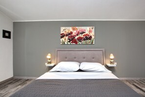 3 chambres, fer et planche à repasser, lit parapluie, Wi-Fi gratuit