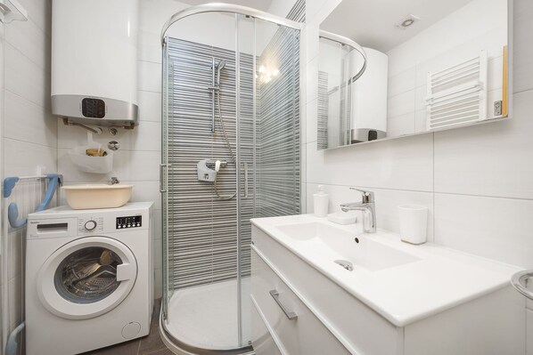 Shower, hair dryer, towels, toilet paper