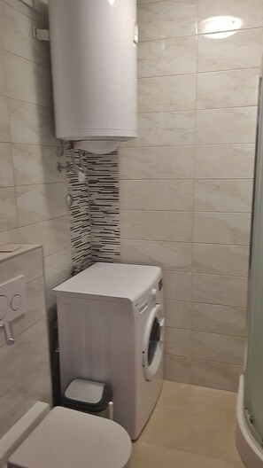 Shower, hair dryer, towels, toilet paper - 150 m from the Beach, Medulin Center - Belvi C2 (Medulin)