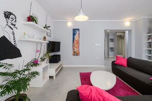 TV, fireplace - Villa Monte Magno with Private Pool (Pula)