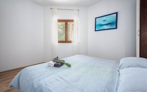 2 makuuhuonetta, silitysrauta/-lauta, vauvan matkasänky, ilmainen Wi-Fi