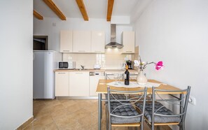 Fridge, microwave, stovetop, dishwasher - Relaxing Summer Apartment - Pool, Sauna, Jacuzzi 8 (Drenje)