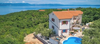 Relaxing Summer Apartment - Pool, Sauna, Jacuzzi 8