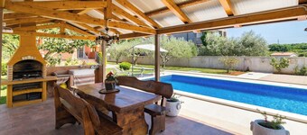 Lovely Family Oasis with Private Pool - Dolinka