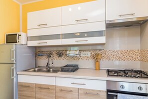 Fridge, microwave, oven, stovetop