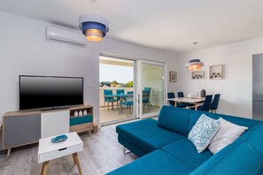 TV - Pool Apartment Sax with Sea View (Private Pool) (Medulin)