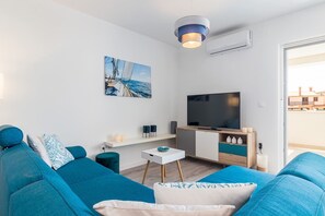 TV - Pool Apartment Sax with Sea View (Private Pool) (Medulin)