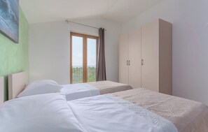 3 bedrooms, iron/ironing board, travel cot, free WiFi - Santa Lucia - Villa with Private Pool & Sea View (Koromačno)