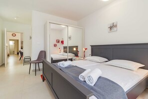 2 bedrooms, iron/ironing board, free WiFi, bed sheets - Villa Ziziphus - Private Pool with Jacuzzi (Premantura)