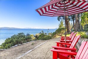 Property grounds - Runabout Lakefront. Private beach and pier (Carnelian Bay)