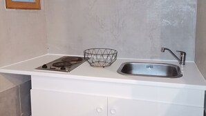 茶具/咖啡用具、冰箱、微波炉、炉灶