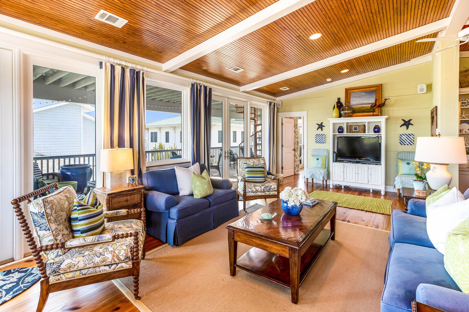 TV, fireplace, DVD player, books