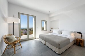 5 bedrooms, in-room safe, iron/ironing board, free WiFi