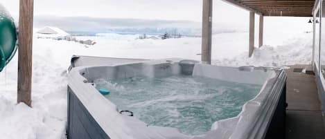 Bañera de hidromasaje al aire libre