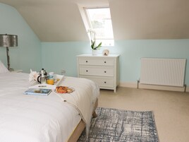Cottage | 2 bedrooms, individually decorated, individually furnished, free WiFi